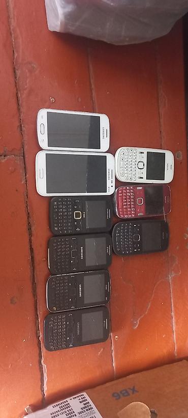 nokia android: Köhnə modellərdən ibarət mobil telefonlar dəsti işlek vezyetdedir 1 — 1
