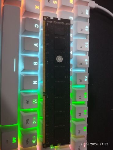 komputer kasasi: Operativ yaddaş (RAM) Crucial, 8 GB, 1600 Mhz, DDR3, PC üçün, İşlənmiş