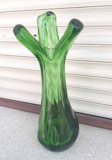 Trokraka zelena vaza Dragan Drobnjak Vaza iz sedamdesetih godina