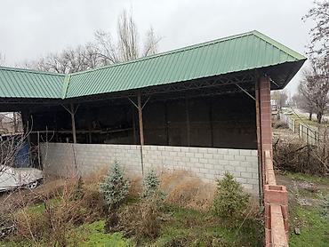 Продажа складов и мастерских: Продаю два дома остальное все по телефону Описание: - Просторная — 12