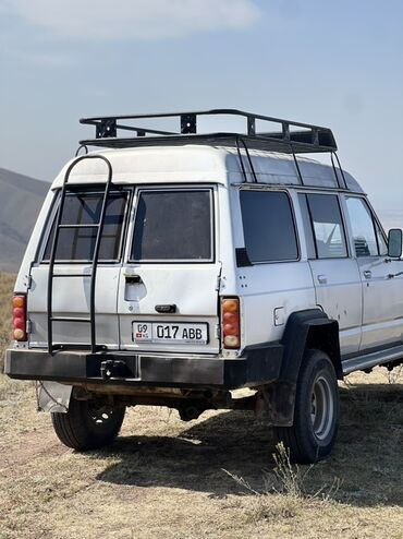 Nissan Patrol: 1983 г., 2.8 л, Механика, Бензин, Внедорожник
