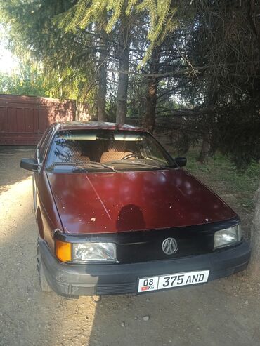 Volkswagen: Volkswagen Passat: 1988 г., 1.8 л, Механика, Бензин, Седан
