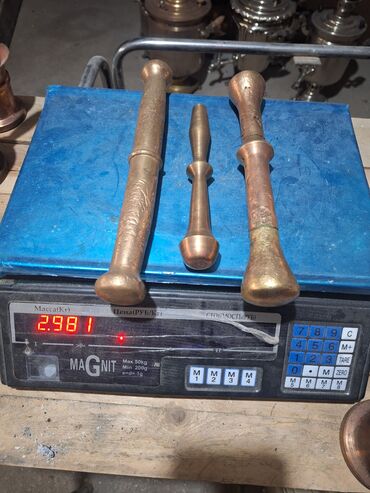 Digər qab-qacaq və mətbəx ləvazimatları: Dəstə daxilində müxtəlif ölçülü və formalı mis həvənglər və əzgilər — 3