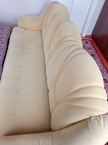 большой раскладной диван: Диван-кровать, цвет - Желтый, Б/у