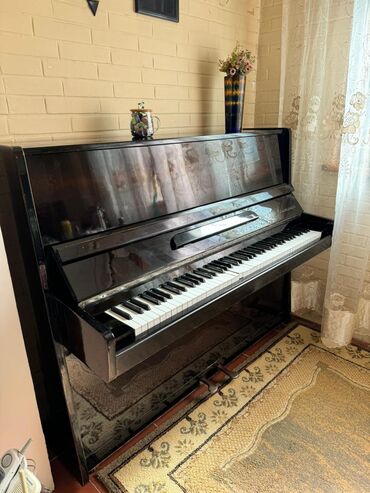 Yataq otağı dəstləri: Piano, Akkord