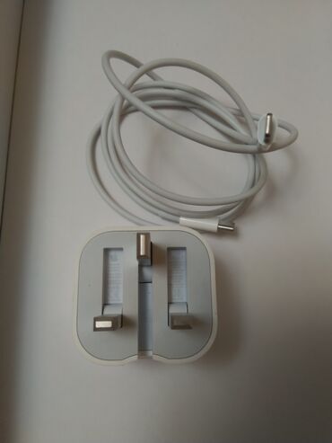 кнопочный телефон apple: Simsiz şarj cihazı Apple, 20 Vt