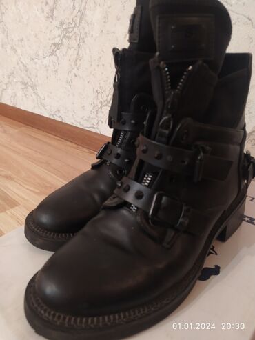 черная обувь: Резиновые сапоги 38, цвет - Черный