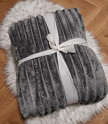 Ćebad i pokrivači: Keznena rebrasta cebad
200x200
3400din v — 5