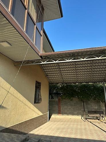 Продажа коттеджей и домов: Просторный двухэтажный дом с ухоженным зеленым участком. - — 13