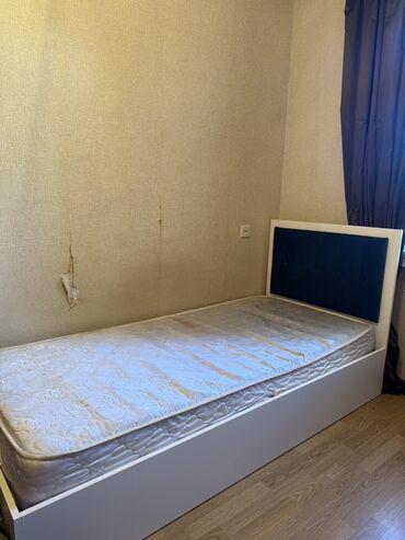 железная кровать: Односпальная кровать, Без подьемного механизма, С матрасом, Без выдвижных ящиков