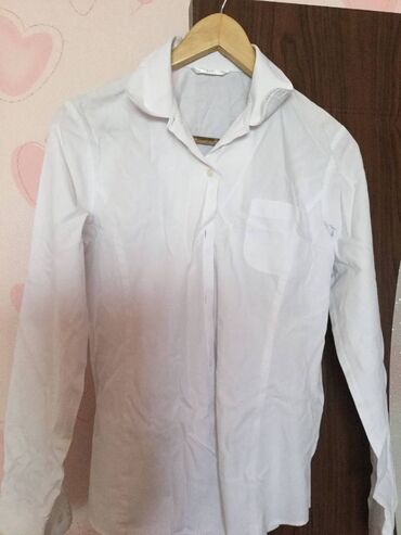 детские рубашка: Школьная рубашка, для девочки. Размер примерно 32-34. Корея. Цена 300