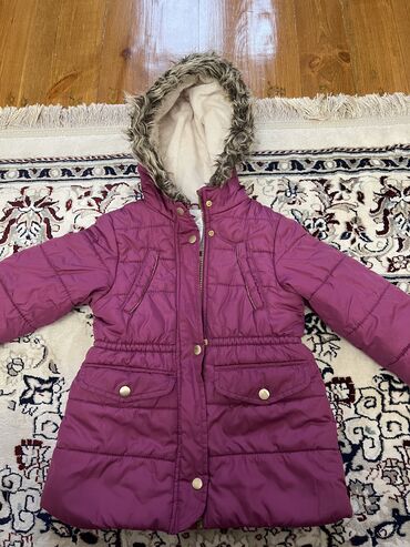 детские куртки на девочку зима: Продаю куртку на девочку от 4-6 лет. На холодную осень -теплую зиму