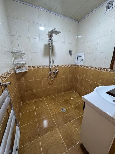 Uzunmüddətli kirayə mənzillər: 8 noyabr metrosu papanin körpüsünün yaxınlığında yeni tikili binanın — 11