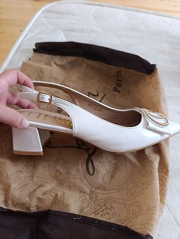 üçlü kupalnik: Ağ rəngli qadın ayaqqabısı – slingback model - Uclu burun — 3