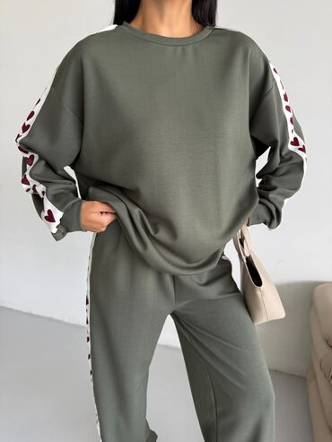 Kompleti: Kompleti oysho materijal 3500 din
Vel:S,M,L
Duzina 115 cm — 9