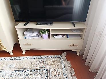 - TV altlığı və media konsol: açıq krem rəng, klassik üslub. Üstündə lalafo.az -da - TV altlığı və media konsol: açıq krem rəng, klassik üslub. Üstündə
