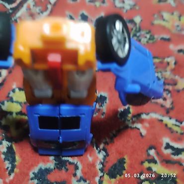 Игрушки: Игрушка-трансформер, способная менять форму из автомобиля в робота — 1