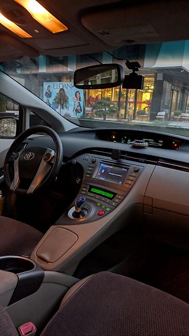 volkswagen phaeton: Toyota Prius: 2013 г., 1.8 л, Вариатор, Гибрид, Хэтчбэк — 7