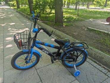 детский 4 колесный велосипед: Продаю детский велосипед. требуется заменить колесные камеры и ручной