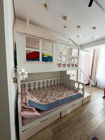 bunk bed: Детская двухъярусная кровать-домик с лестницей-комодом и выдвижными — 2