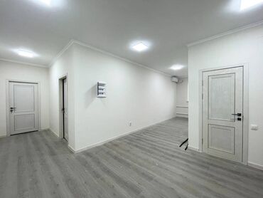 Аренда коммерческой недвижимости: Сдаю офисное помещение 210 кв.м. в аренду в центре Бишкека: - 3й этаж