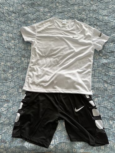 Мужская одежда: Футболка L (EU 40), цвет - Белый