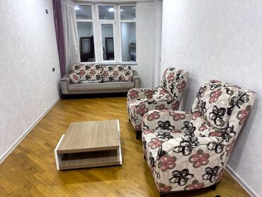 резное кресло: Б/у, Диван, 2 кресла
