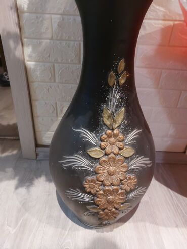 vaza napolnaya steklyannaya vysokaya bez uzora: Одна ваза, Керамика