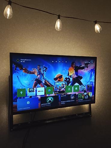 мониторы 100х200 мм: Xbox One S (белая) с двумя беспроводными геймпадами - Консоль — 2