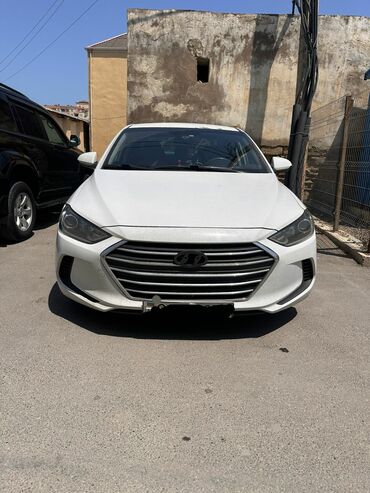 Hyundai Elantra: 2 l | 2016 il Sedan