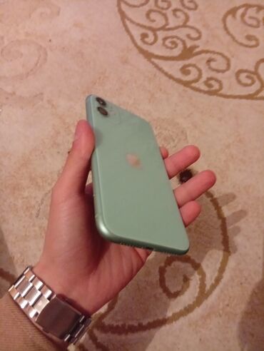 Apple iPhone: IPhone 11, 128 GB, White Titanium — 9