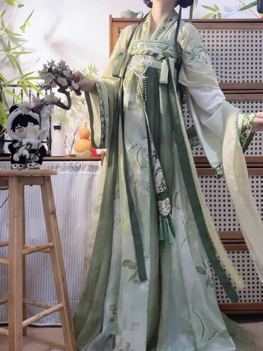 tikdirmek ucun don modeli: Cosplay üçün Çin milli geyimi, Hanfu. Şəkillər realdır. Çindən