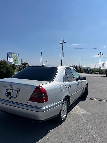 mersedes peci: Mercedes-Benz C 200: 2 l | 1995 il Sedan — 3