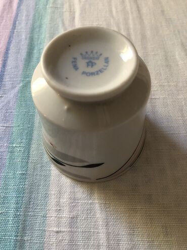 Kompleti posuđa: Od finog starog porcelana dve tacne bez šoljica, jedna šoljica sa — 9