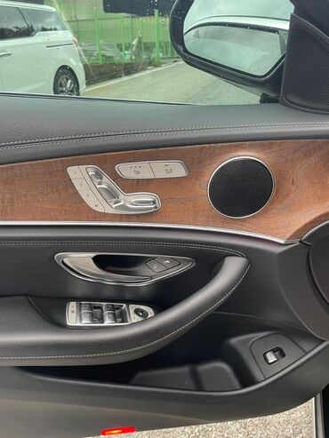 Mercedes-Benz: Mercedes-Benz E 220: 2 l | 2016 il Sedan — 6