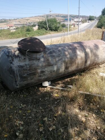 Döşəmə: Metal silindrik çən - Material: qalın divarlı metal/pozak (sənaye