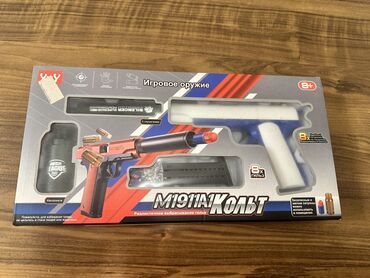 oyuncaq gitara: Yuy brendindən olan M1911A Kolt oyuncaq silah dəsti. Dəstə susdurucu