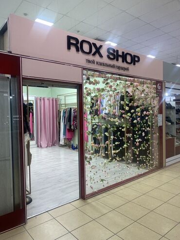 Бутики: Сдаю Бутик, 22 м², Дордой Плаза, С ремонтом, Действующий, С оборудованием — 1