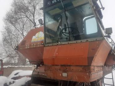 Зерноуборочные комбайны: Комбайн зерноуборочный самоходный с жаткой. 24 стартер. Кабина — 8