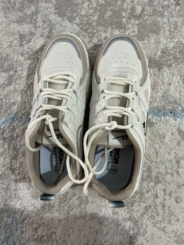 Кроссовки и спортивная обувь: Мужской новый кроссовки сатылат размер 41 бизге размери туура келбей