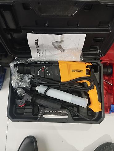 dəri: Məhsul: DeWALT döyməli matkap (rotary hammer) – çamadanla Təsvir: - — 1