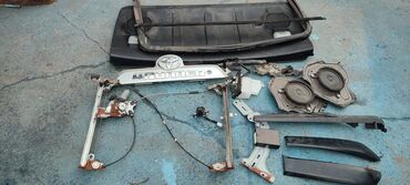 Крышки багажника и комплектующие: Накладка крышки багажника Toyota, 2010 г., Оригинал — 8