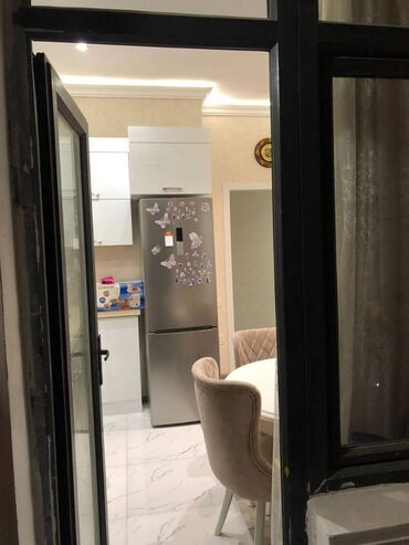 Uzunmüddətli kirayə mənzillər: 28 may metrosunun yaxınlığında 2-ci çixişinda 16 mertebeli binanın — 15