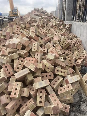 Строительный кирпич: Кирпич силикатный пустотелый (трёхщелевой), смешанной расцветки - — 1