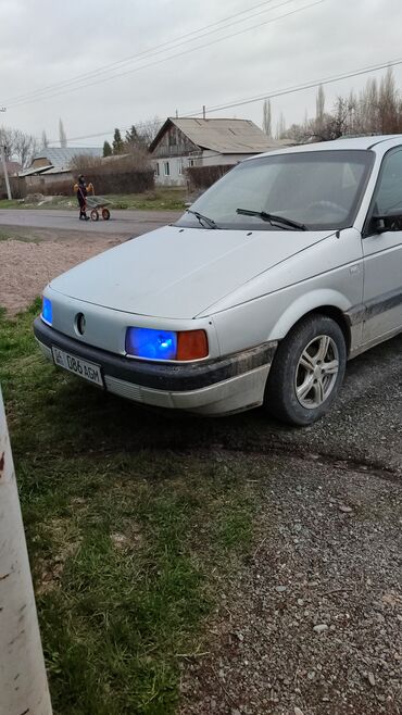 Volkswagen: Volkswagen Passat: 1993 г., 1.8 л, Механика, Бензин, Седан