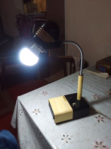 Отдам даром: Настольная лампа рабочая без абажура