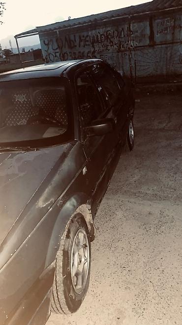 Унаа сатуу: Volkswagen Passat: 1988 г., 1.8 л, Кол менен иштөөчү, Бензин, Седан — 1
