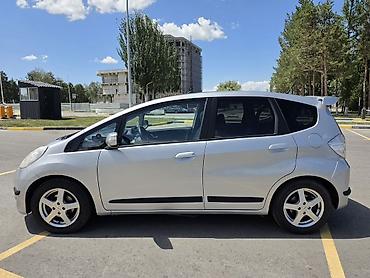 honda авенсис: Honda Jazz: 2011 г., 1.3 л, Вариатор, Гибрид, Хэтчбэк — 3