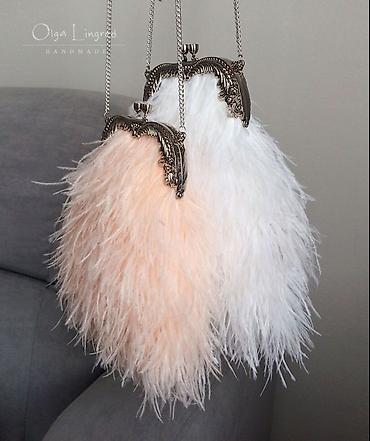 Классические сумки: Вечерняя сумочка из перьев страуса дополнит ваш выход в свет — 6