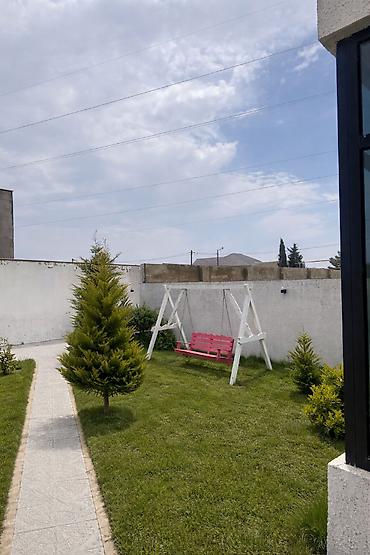 Daşınmaz əmlak: Mərdəkanda yerləşən bağ evi 3 aylıq kirayə verilir. Bağ evi YALNIZ — 3